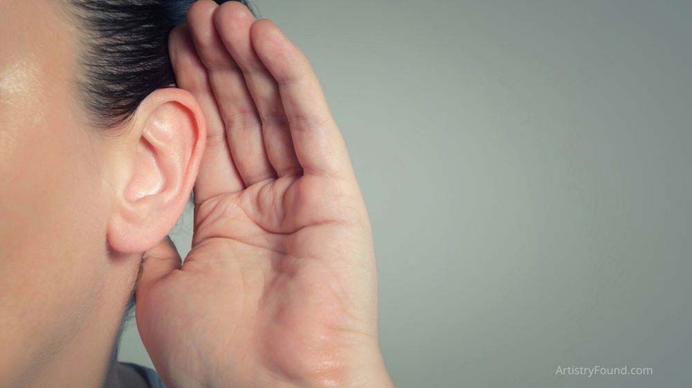 This image shows a human ear in the "standard proportion" meaning the average observer would consider it to be about the size they would expect.